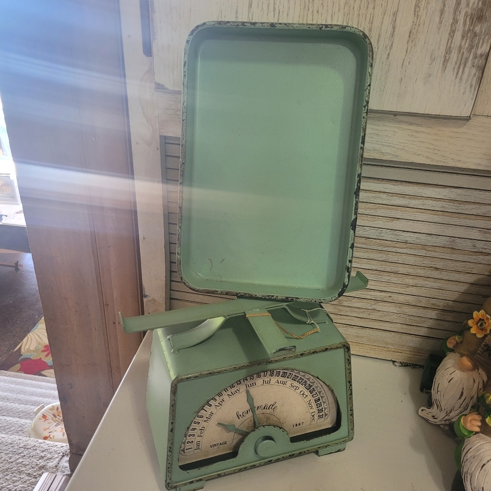 NWT Vintage Calendar Scale - Picture 2 of 3